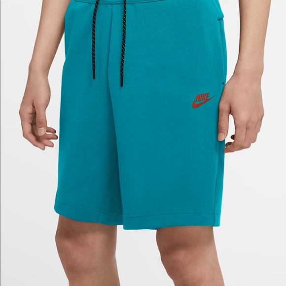 Nike Tech Fleece Jogger Short - Picture 3 of 3